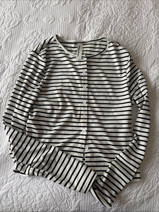 Missguided Tops - Missguided Black & White Striped Button-Front Long Sleeve Top